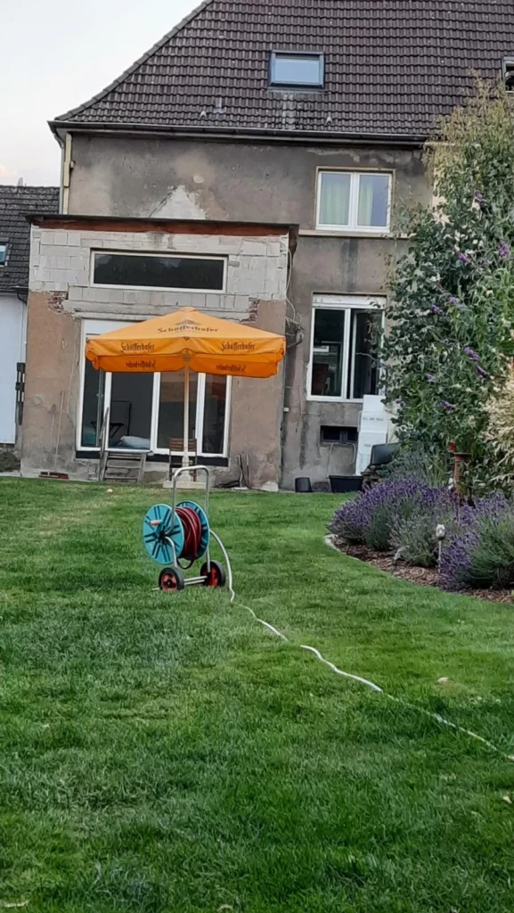 Rückseite des Hauses vor der Fassadensanierung