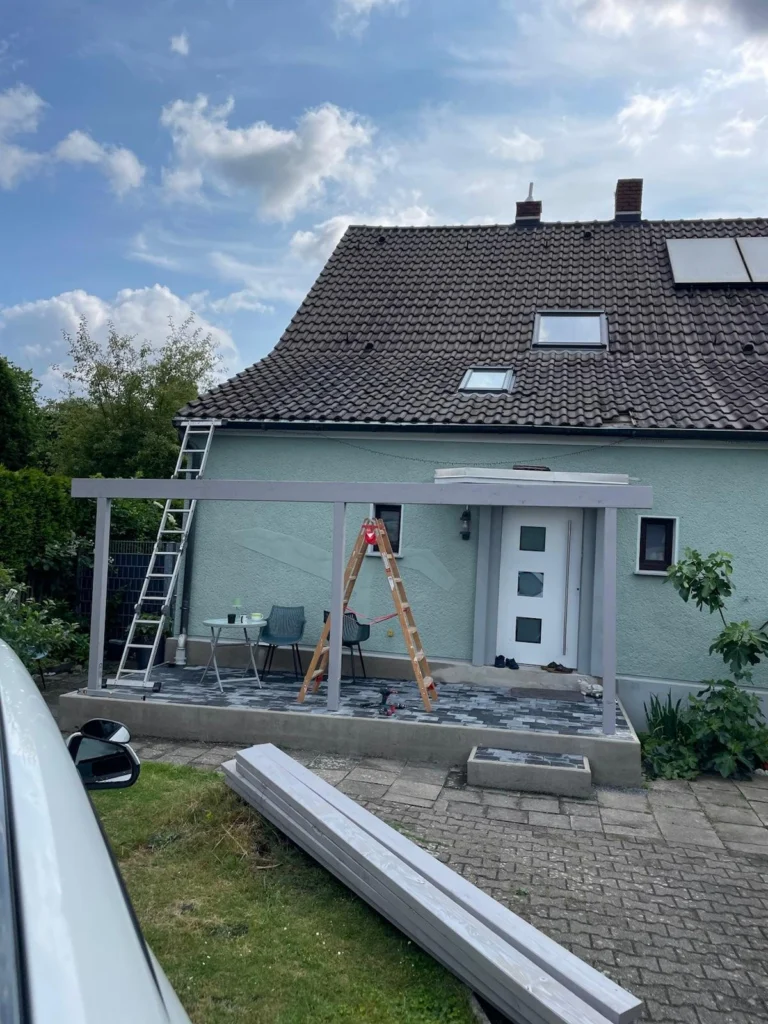 Terrassenüberdachung im Bau